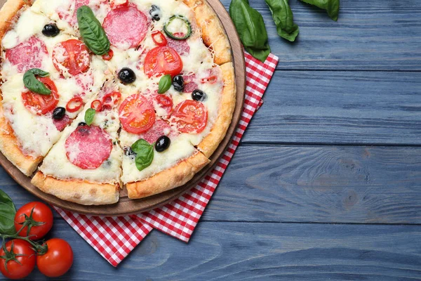 Flache Lagekomposition Mit Leckerem Pizza Diablo Auf Holzuntergrund Raum Für — Stockfoto