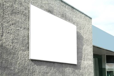 Açık hava cephesine boş pankart. Reklam tahtası tasarımı