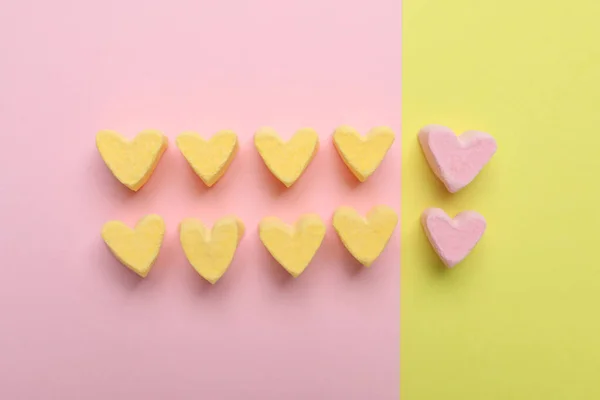 Plochá Kompozice Marshmallow Srdce Barevném Pozadí Paretův Princip — Stock fotografie
