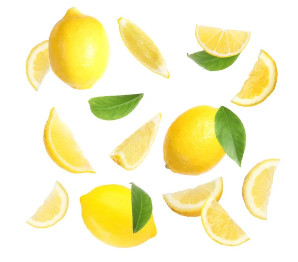 Conjunto Limões Deliciosos Caindo Fundo Branco — Fotografia de Stock