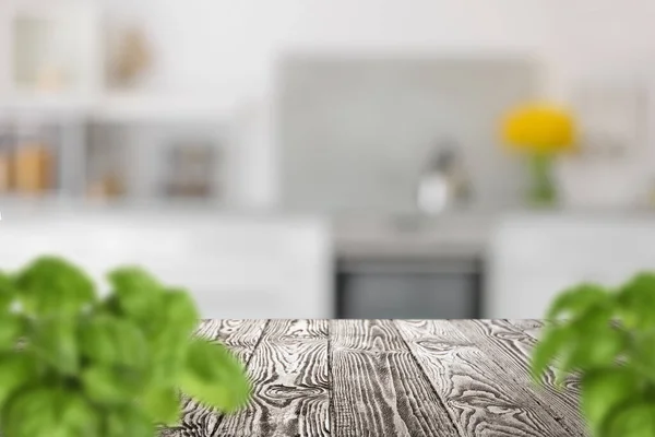 Mesa Madeira Com Plantas Interior Cozinha Moderna — Fotografia de Stock