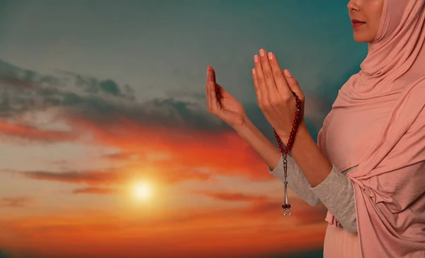 Muslim Woman Praying Outdoors Sunrise Closeup — Stock Photo, Image