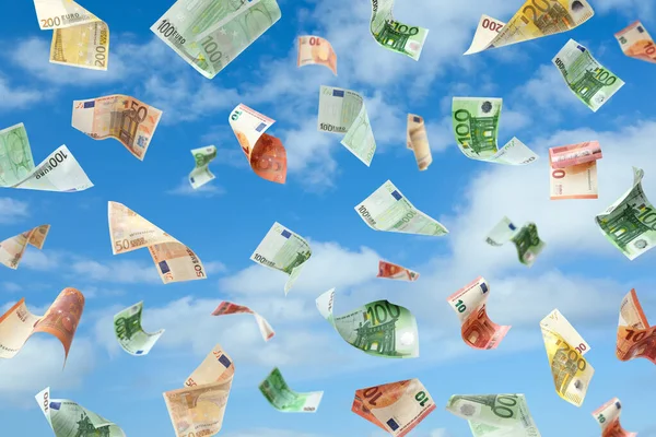 Düşen Avro Banknotları Arka Planda Mavi Gökyüzü Para Yağmuru — Stok fotoğraf