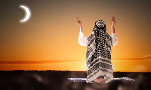 Muselman Man Traditionell Kläder Utomhus Heliga Månaden Ramadan — Stockfoto