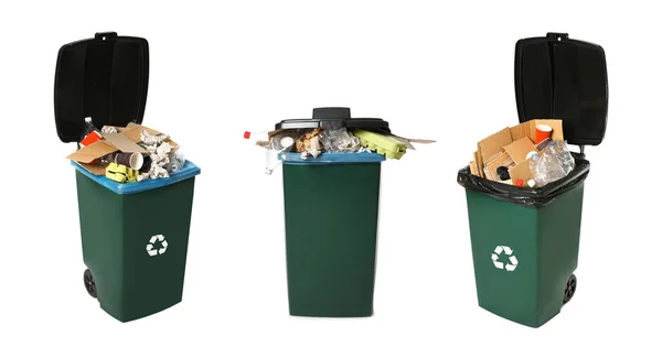 白色底座上装有垃圾的垃圾箱 废物管理和回收 — 图库照片