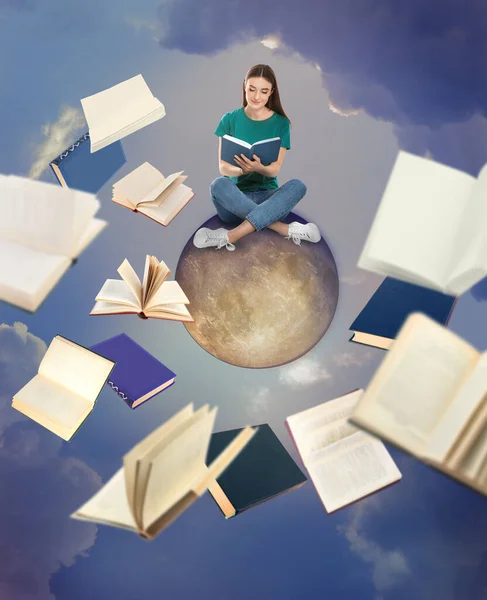 Jovem Mulher Sentada Lua Voando Livros — Fotografia de Stock