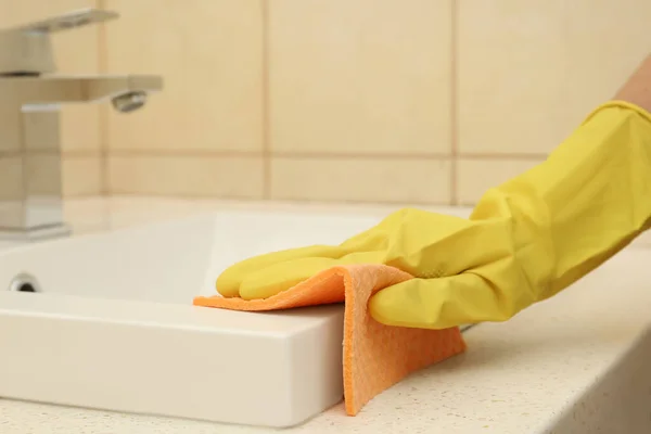 Woman Cleaning Sink Rag Bathroom Closeup — Stock Photo, Image