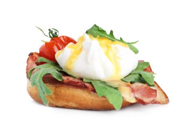 Benedict 'in taze nefis yumurtası beyaz üzerine izole edilmiş.