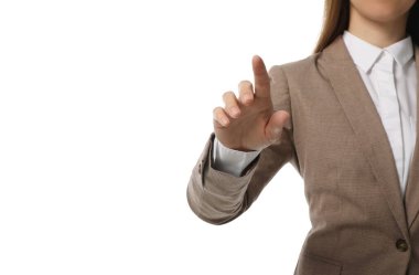 İş kadını beyaz arka planda bir şeye dokunuyor, yakın plan.