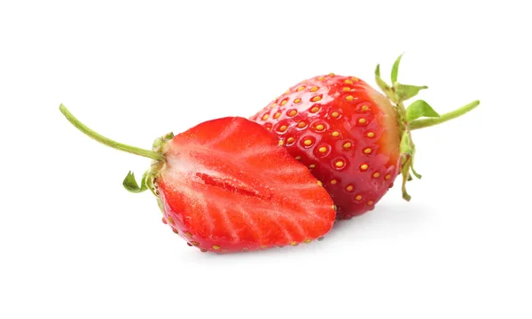 Köstliche Frische Reife Erdbeeren Isoliert Auf Weiß — Stockfoto