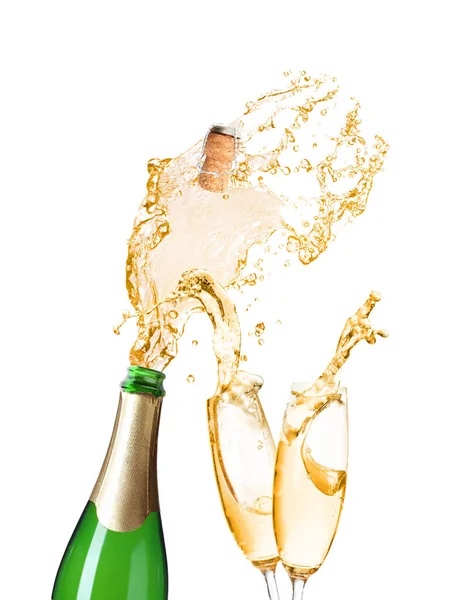 香槟从瓶中和玻璃杯中喷出白色的背景 — 图库照片