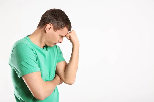 Homem Emocional Roupa Casual Fundo Branco — Fotografia de Stock