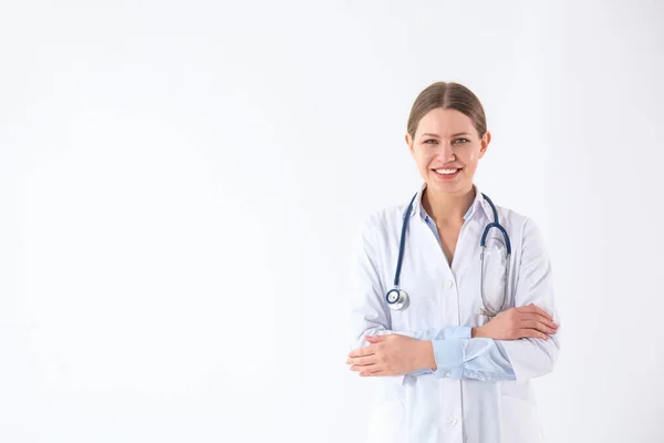 Portrait Jeune Médecin Sur Fond Blanc — Photo