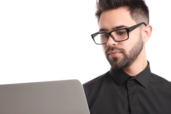 Jovem Empresário Com Laptop Fundo Branco — Fotografia de Stock