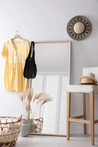 Intérieur Chambre Avec Miroir Accessoires Élégants Pour Femmes Éléments Conception — Photo