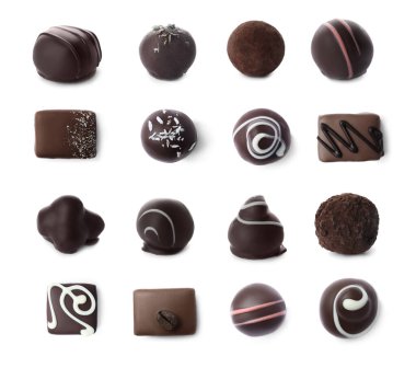 Beyaz arka planda farklı çikolata şekerlemeleri ile ayarlandı