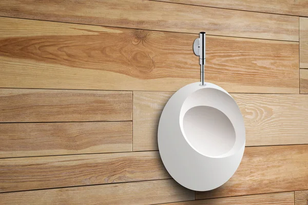男性用公共バスルームでセラミック尿管をきれいにします テキストのスペース — ストック写真