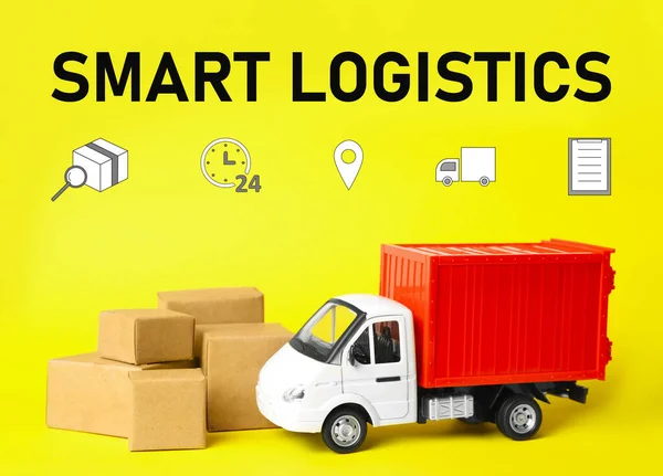 Smart Logistikkoncept Lastbil Med Lådor Och Ikoner Gul Bakgrund — Stockfoto