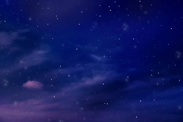 夜空に雲が浮かぶ星空の絶景 — ストック写真