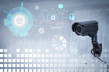 Beyaz bina duvarındaki modern CCTV güvenlik kamerası ve dijital şema