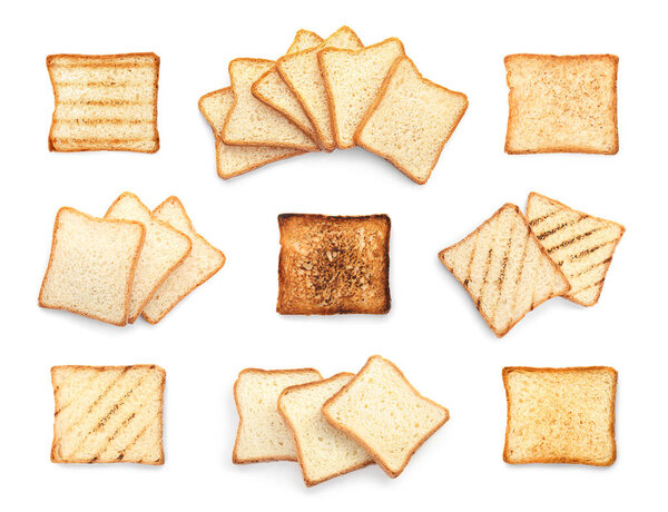 Набор ломтиков хлеба на белом фоне, вид сверху
