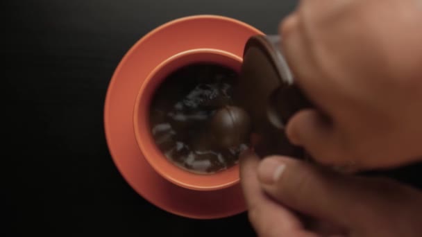 Heißer Kaffee Mit Milch Einer Tasse — Stockvideo