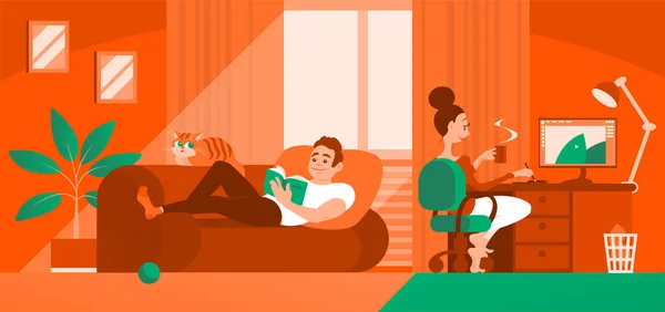 若い幸せな配偶者が一緒に家でリラックス 男はソファに横になって本を読んでいる 女の子がコンピュータに座って絵を描く オレンジのトーンで部屋のインテリア ベクトル漫画イラスト — ストックベクタ