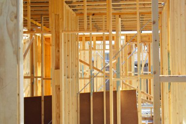 Yeni bir ev iskeleti yapım aşamasında .