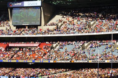 Avusturalya futbolunda (Afl) Avustralya 01 / 04 / 2007 seyircisi. Kalabalık Telstra stadyumunda oturuyor.