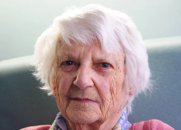 Jährige Seniorin — Stockfoto