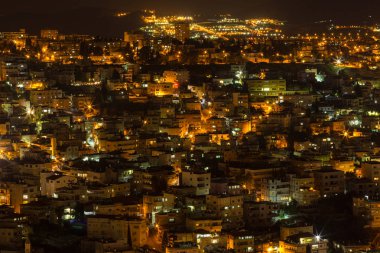 Üstten Görünüm Nazareth gece eski şehir ışıkları ve Binalar-
