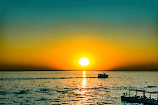 Beau Coucher Soleil Coloré Contrasté Sur Mer Océan Soleil Chaud — Photo