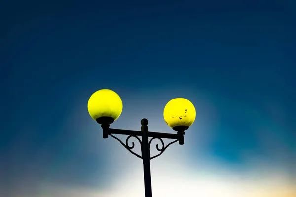 Luzes Brilhantes Coloridas Beira Mar Anoitecer Noite Paisagens Marinhas Luz — Fotografia de Stock