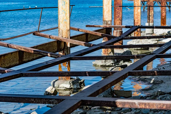 Cadres Métalliques Très Rouillés Vieux Métal Épais Soumis Corrosion Eau — Photo