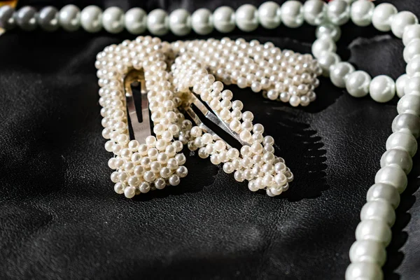 Hermosa Moda Decoración Cuentas Blancas Perlas Bonito Color Lechoso Sobre — Foto de Stock