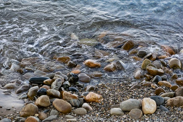 Pietre Grandi Lisce Nelle Onde Costiere Acqua Salata Costa Del — Foto Stock