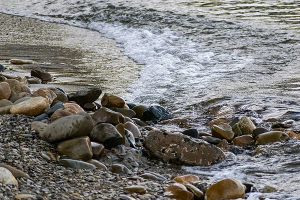 Pietre Grandi Lisce Nelle Onde Costiere Acqua Salata Costa Del — Foto Stock