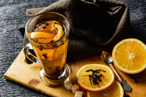 Bebida Cítrica Chá Com Pétalas Uma Caneca Vidro Transparente Com — Fotografia de Stock