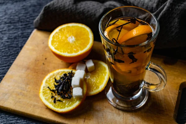 Bebida Cítrica Chá Com Pétalas Uma Caneca Vidro Transparente Com — Fotografia de Stock