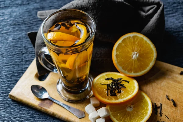 Bebida Cítrica Chá Com Pétalas Uma Caneca Vidro Transparente Com — Fotografia de Stock