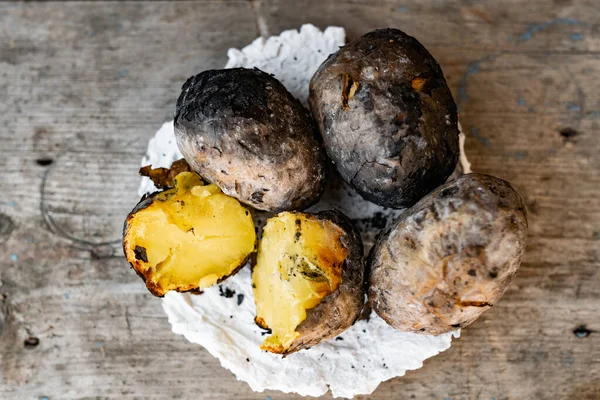 Feuer Gebackene Kartoffeln Der Schale Nach Dorfrezept Und Methode Direkt — Stockfoto