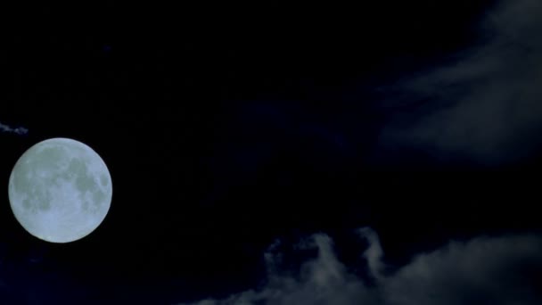nuageux nuit de lune 