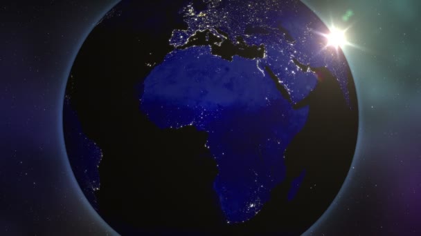 O sol que voa para fora atrás da terra ilumina acima na noite — Vídeo de Stock