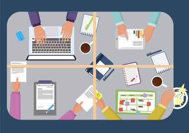 Masaüstünde iş yeri, dizüstü bilgisayar, cep telefonu, ofis kırtasiyesi