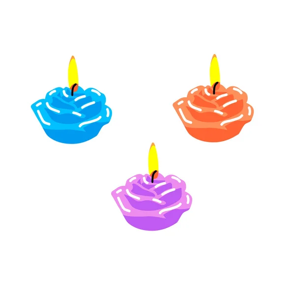 白い孤立した背景にフラットお祝いの燃焼キャンドルのセットのベクトル図面 誕生日 カード 装飾用の漫画 — ストックベクタ