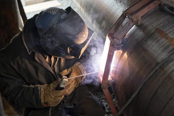 Jointing of large diameter pipes together using a chain of centralizer — Stock Photo, Image