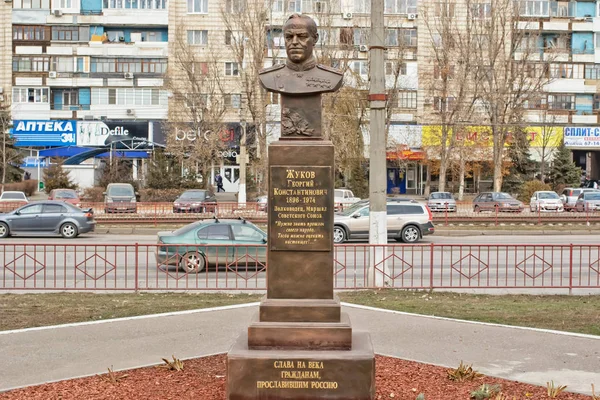 Estatua del comandante militar, mariscal de la Unión Soviética Georgy Zhu — Foto de Stock