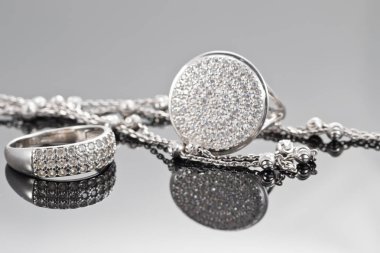 Sıradışı güzel Gümüş Zincir ve taşlar ile gümüş yüzük