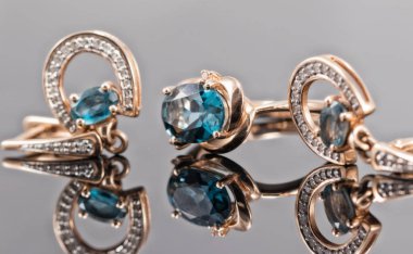 altın takı Topaz taşlarla ayarla