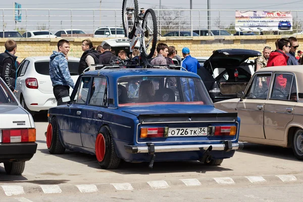 VAZ-2106 - um clássico da participação da indústria automóvel russa — Fotografia de Stock